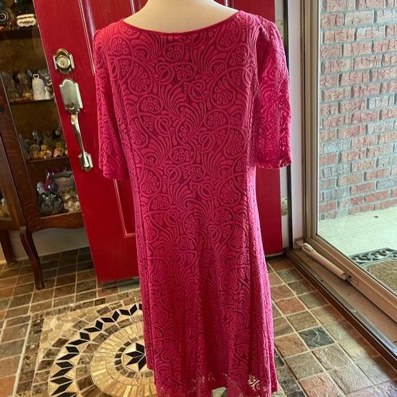 Pink lace dress - Picture 3 of 4